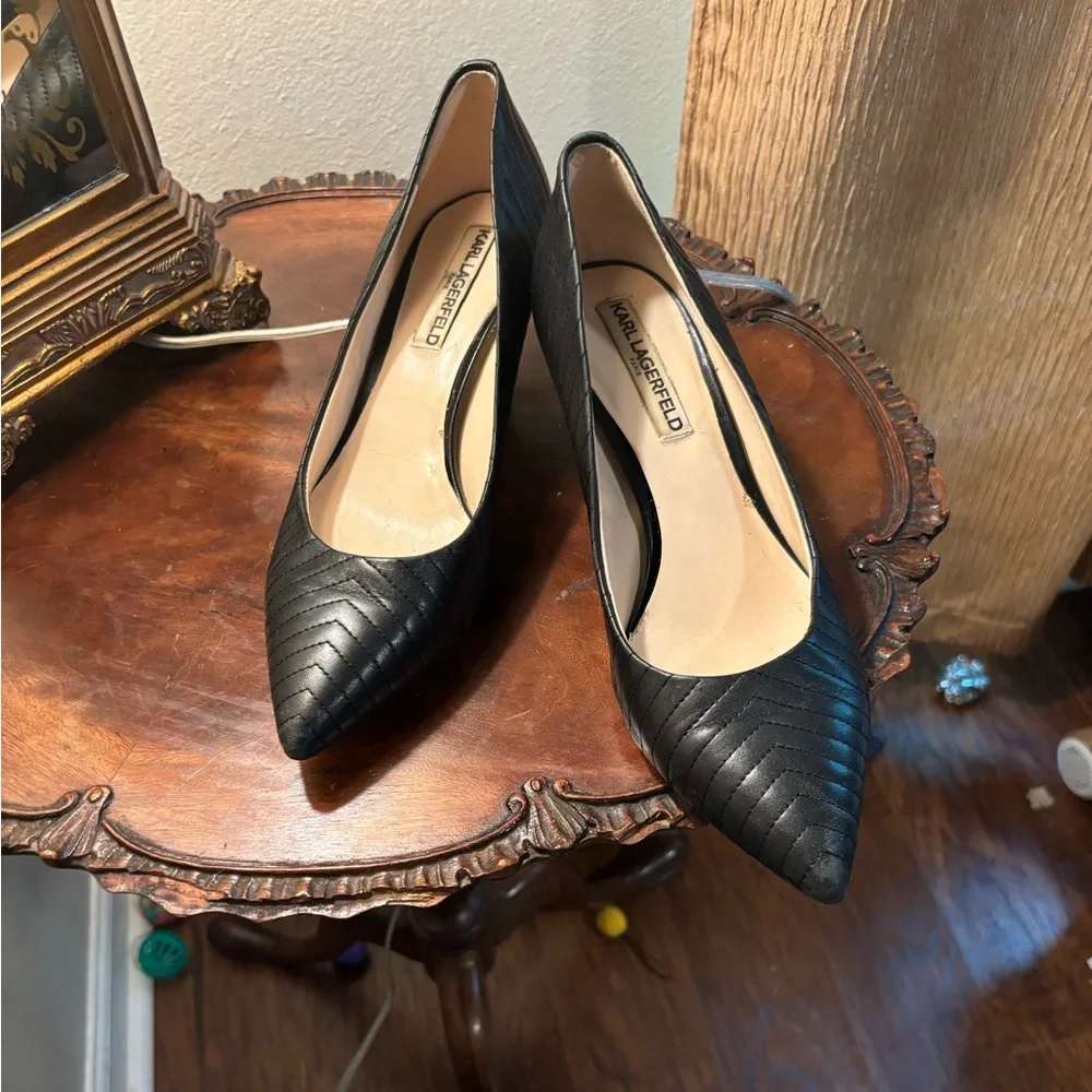 Karl Lagerfeld Black heels( (Rosette) size 8 @2in heels - Picture 2 of 7